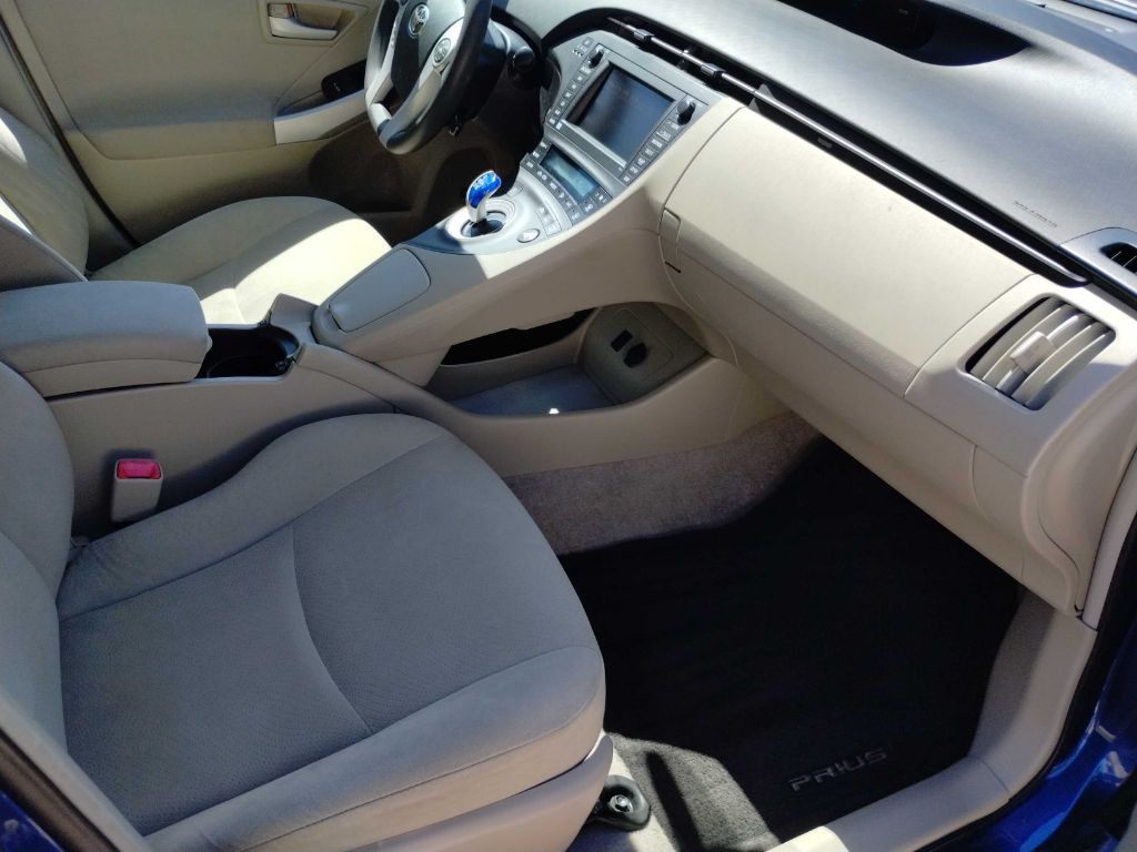2011 Toyota Prius Image 11