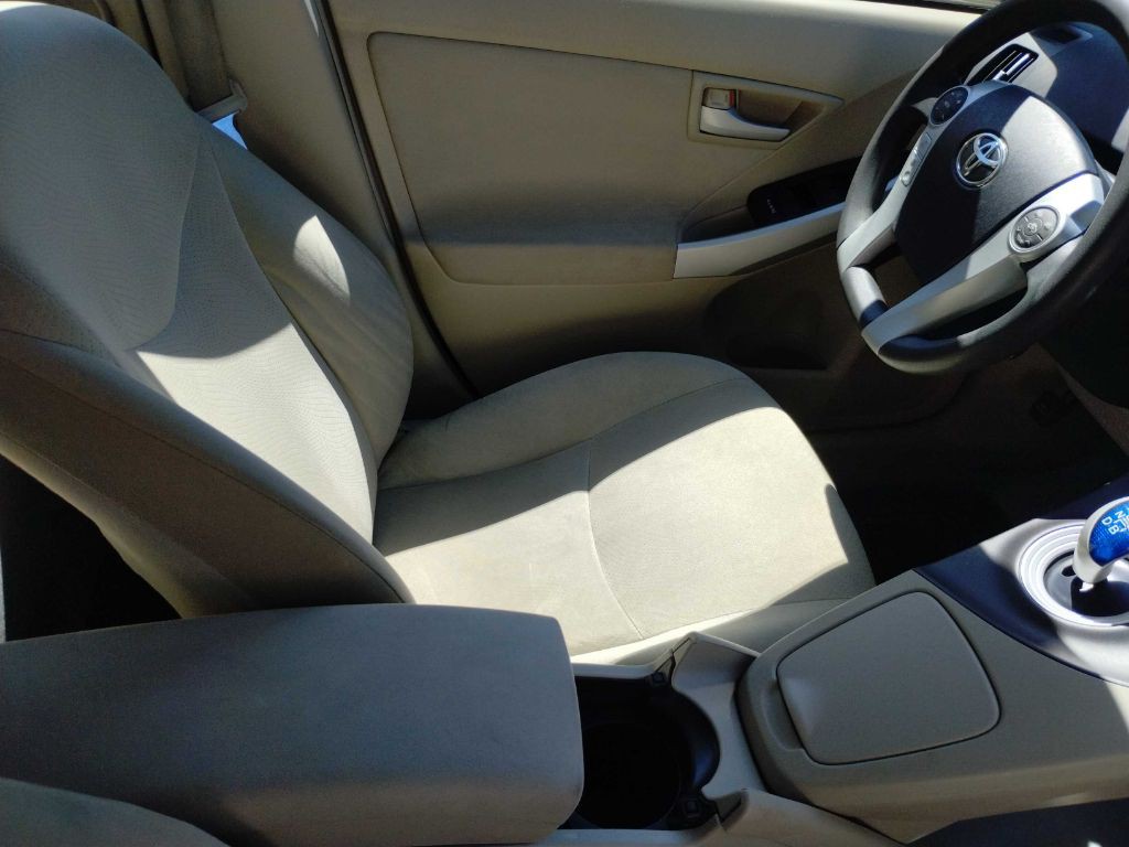 2011 Toyota Prius Image 13