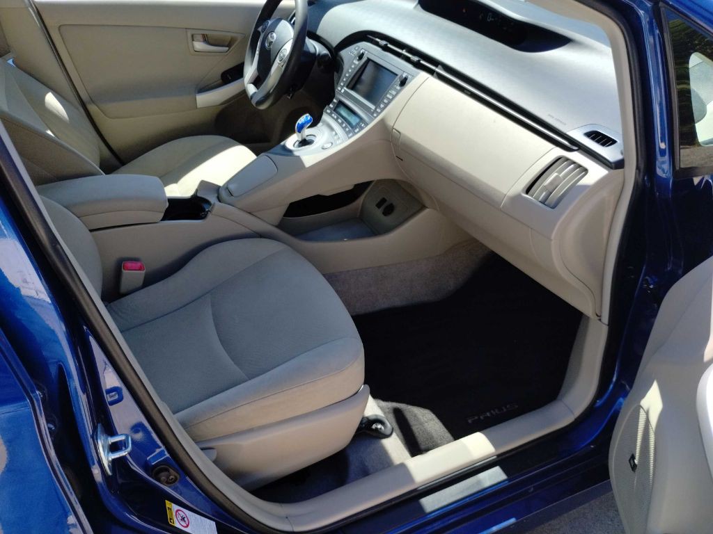2011 Toyota Prius Image 14