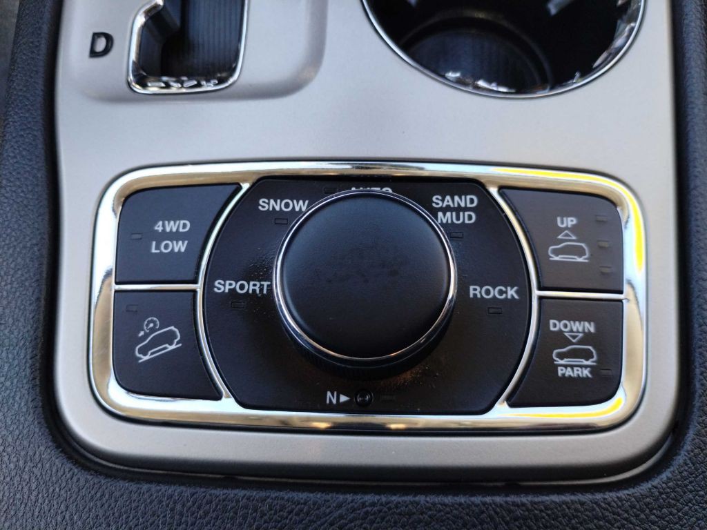 2012 Jeep Grand Cherokee Image 21