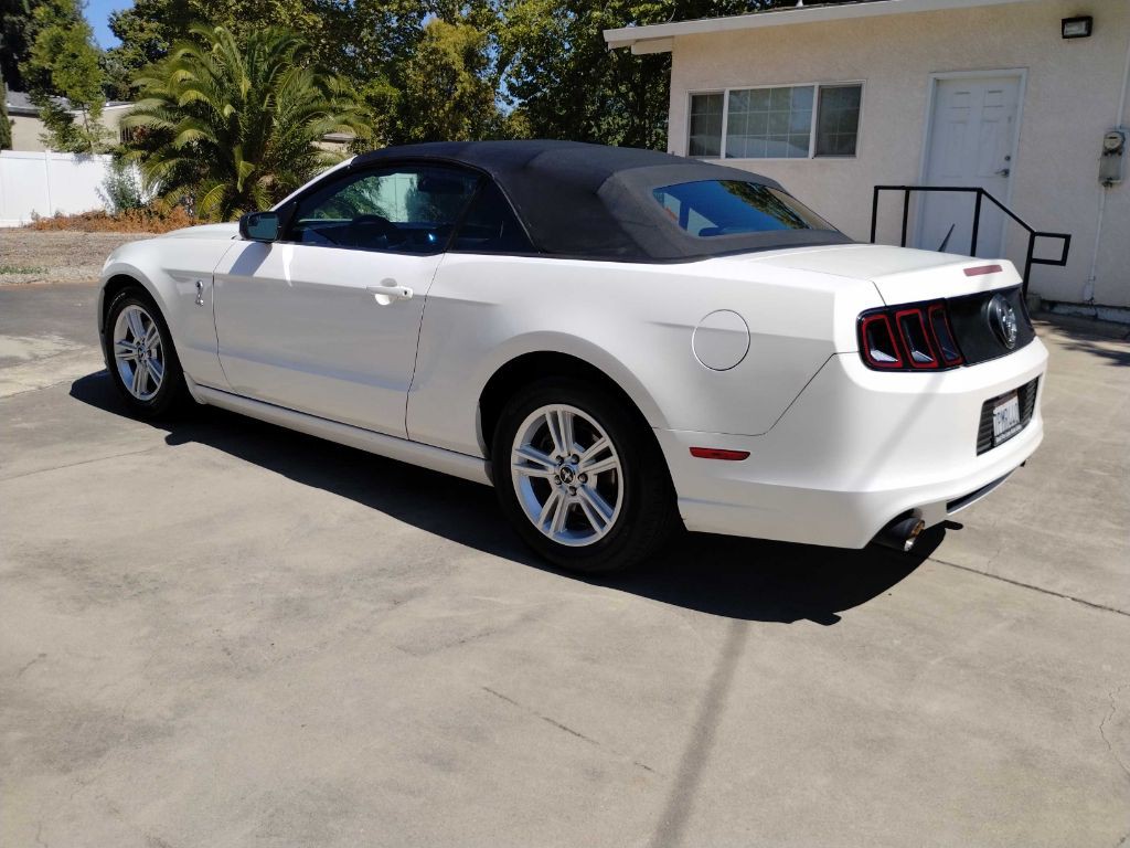 2013 Ford Mustang Image 8