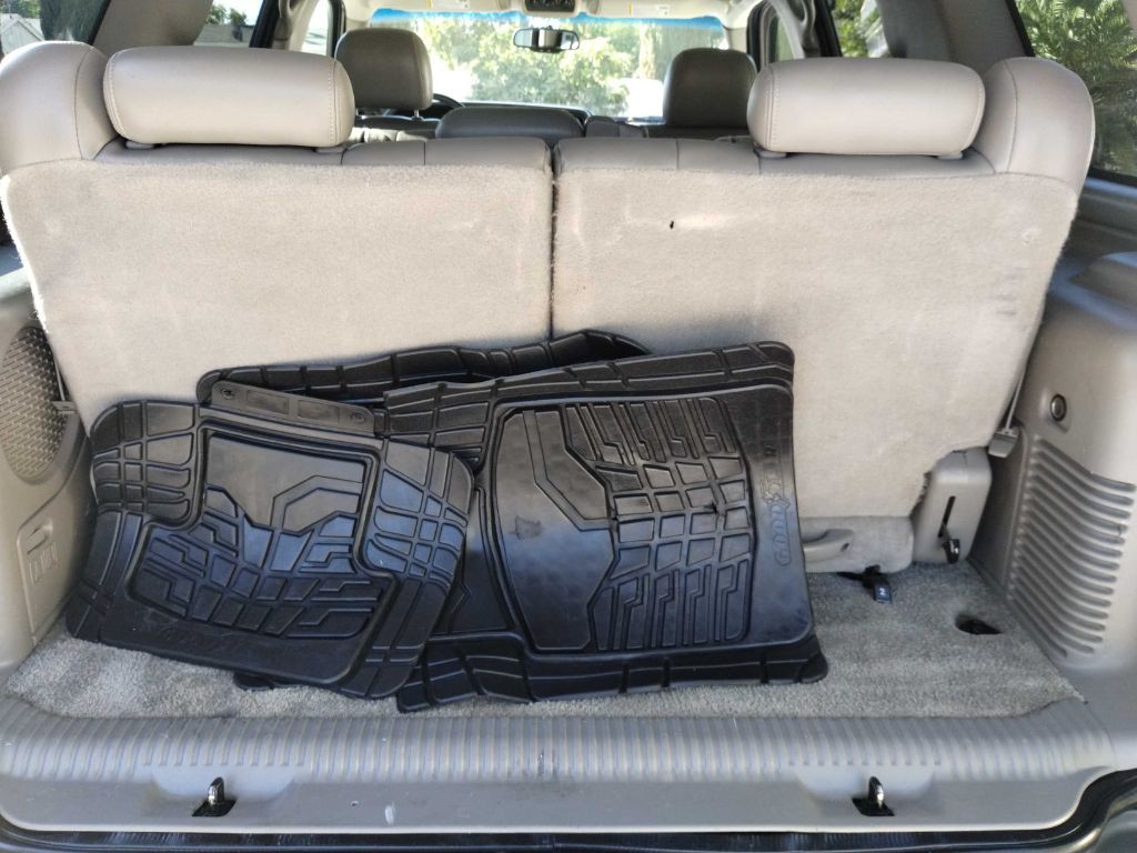 2003 Chevrolet Tahoe Image 9