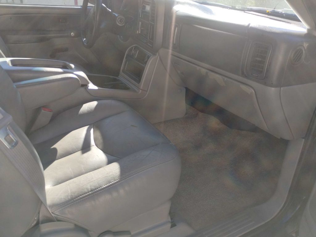 2003 Chevrolet Tahoe Image 14