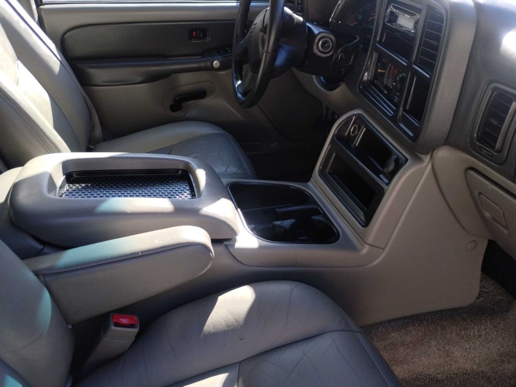 2003 Chevrolet Tahoe Image 16