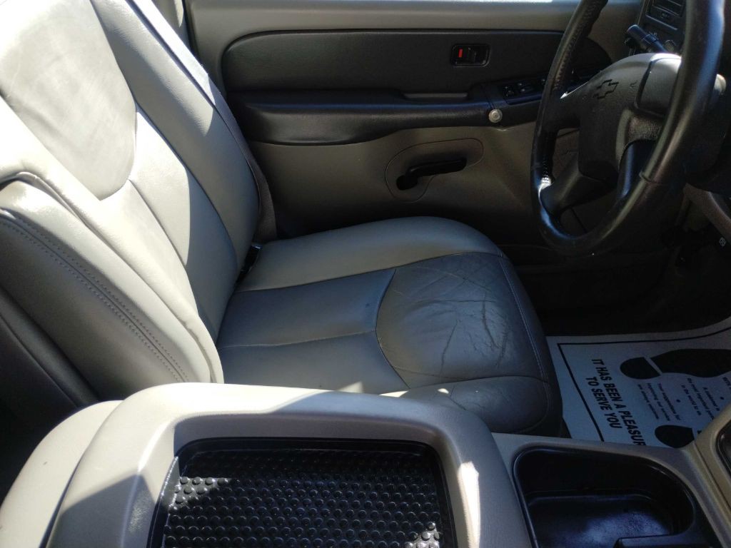 2003 Chevrolet Tahoe Image 17