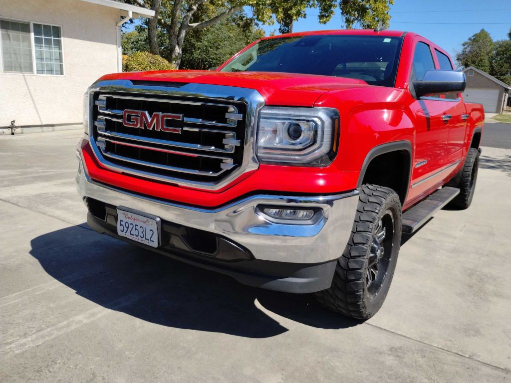 2018 GMC Sierra Image 2