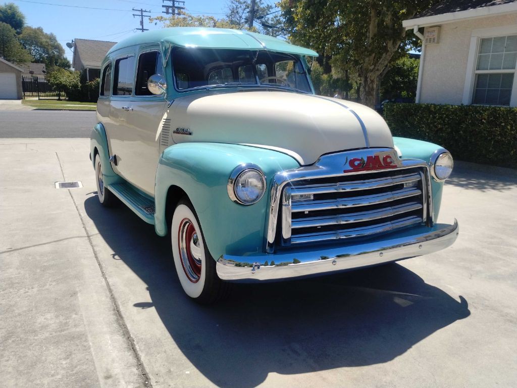 1953 GMC Suburan Image 1