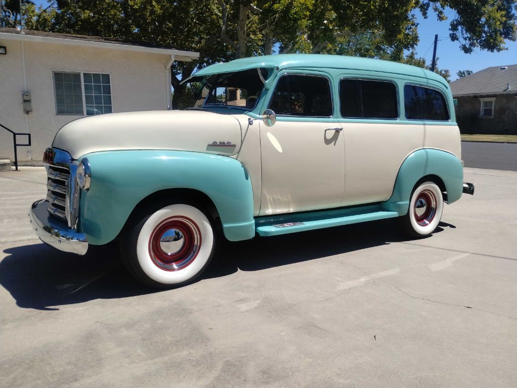 1953 GMC Suburan Image 2