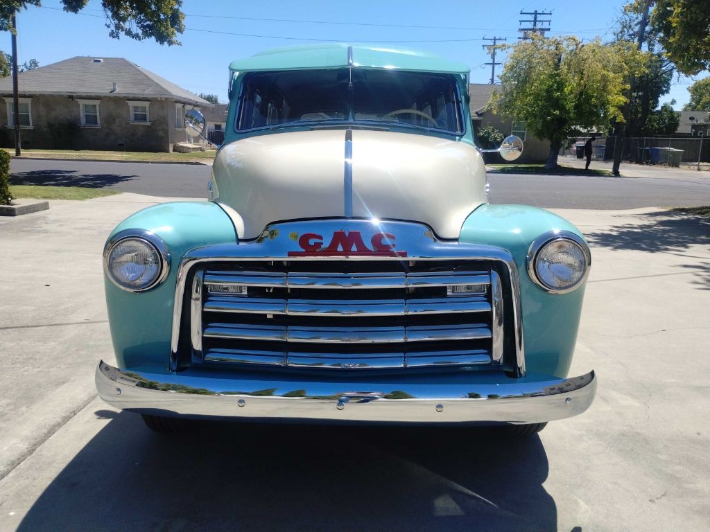 1953 GMC Suburan Image 4