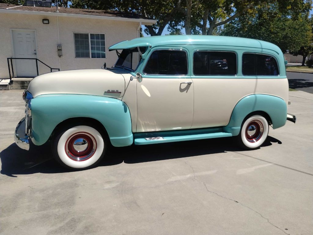 1953 GMC Suburan Image 5