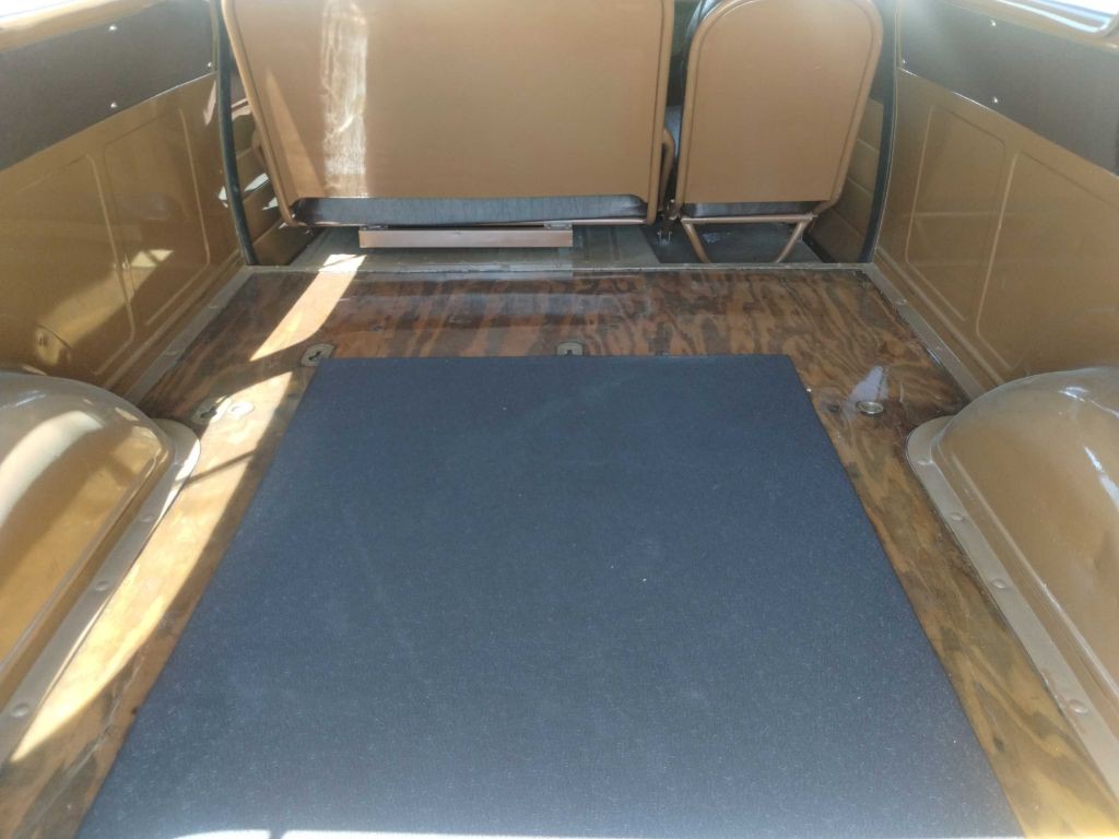 1953 GMC Suburan Image 12