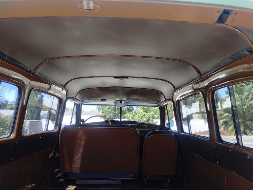 1953 GMC Suburan Image 14