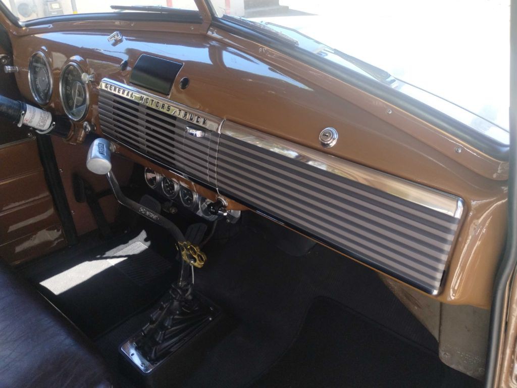 1953 GMC Suburan Image 17
