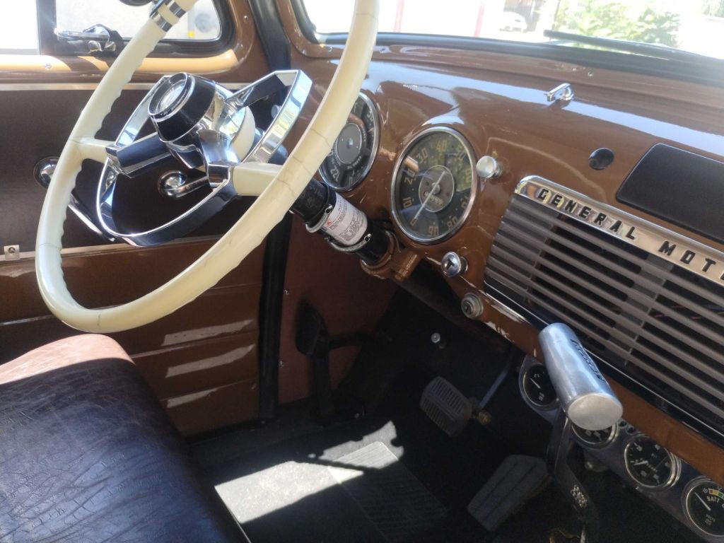 1953 GMC Suburan Image 19