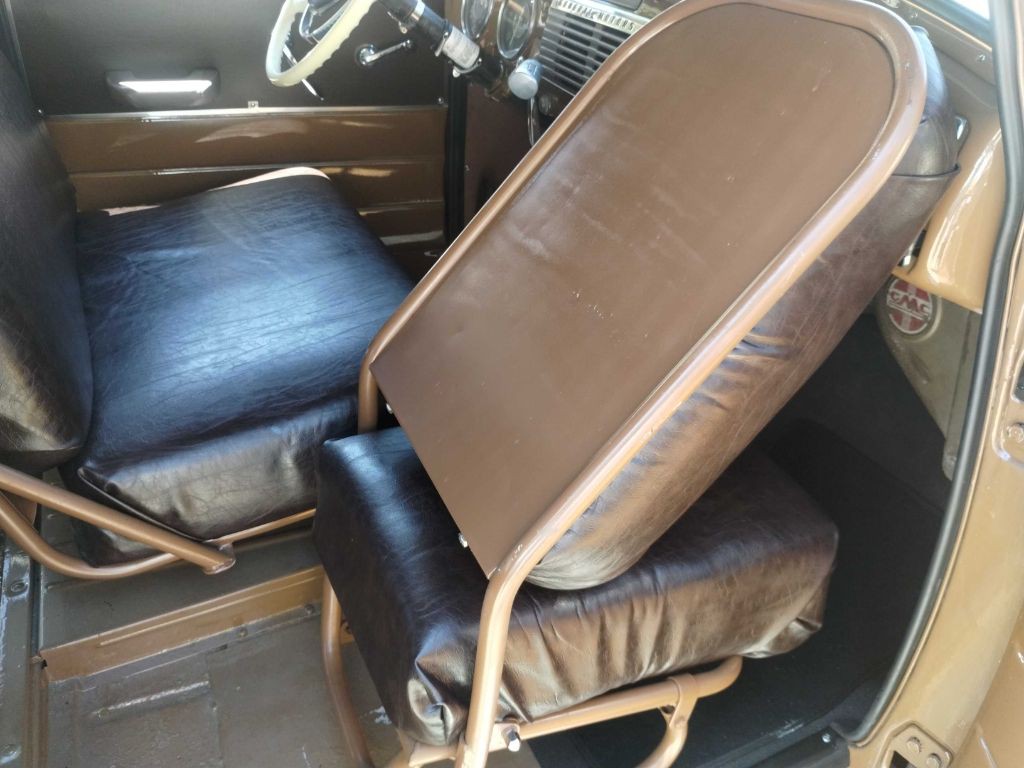 1953 GMC Suburan Image 20