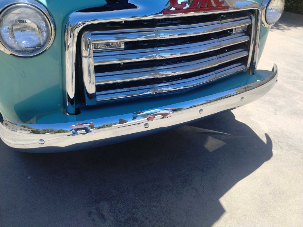 1953 GMC Suburan Image 25
