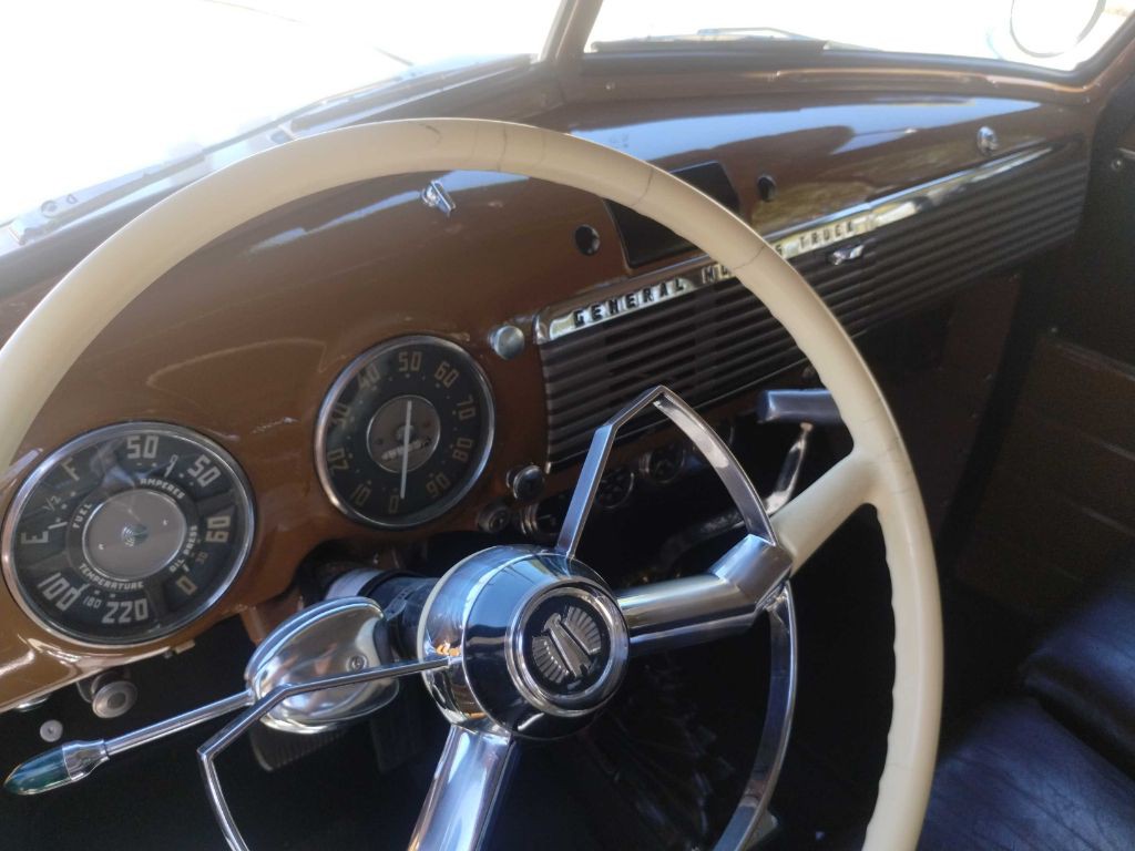 1953 GMC Suburan Image 29