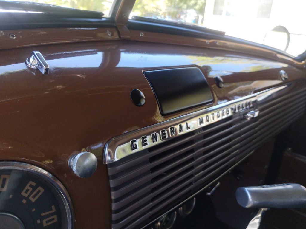 1953 GMC Suburan Image 31