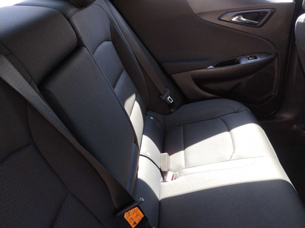 2016 Chevrolet Malibu Image 12