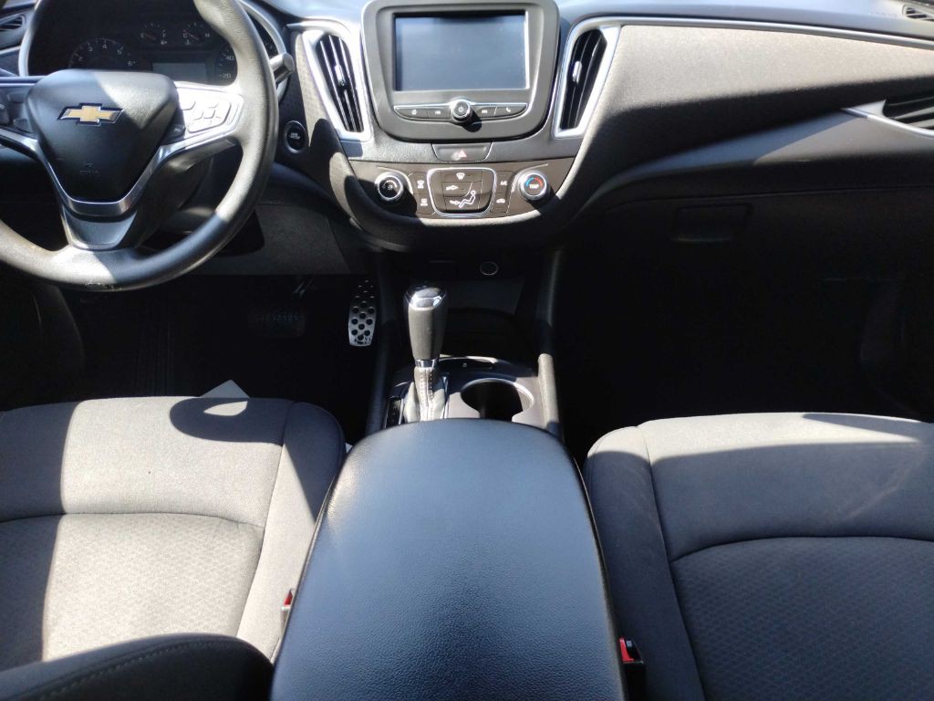 2016 Chevrolet Malibu Image 13