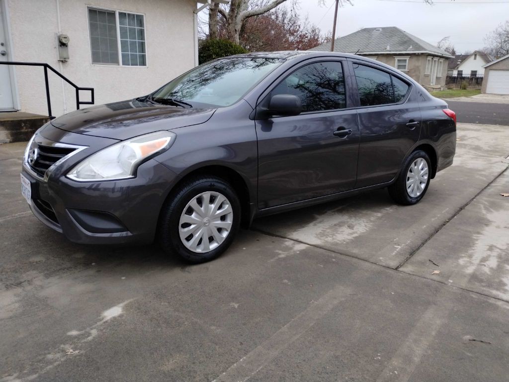 2015 Nissan Versa Image 1