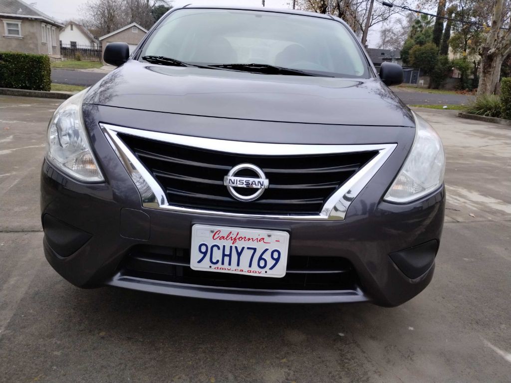 2015 Nissan Versa Image 2