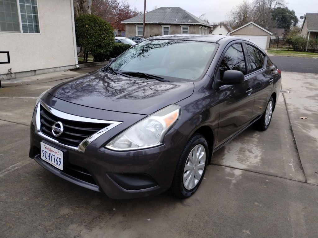 2015 Nissan Versa Image 4