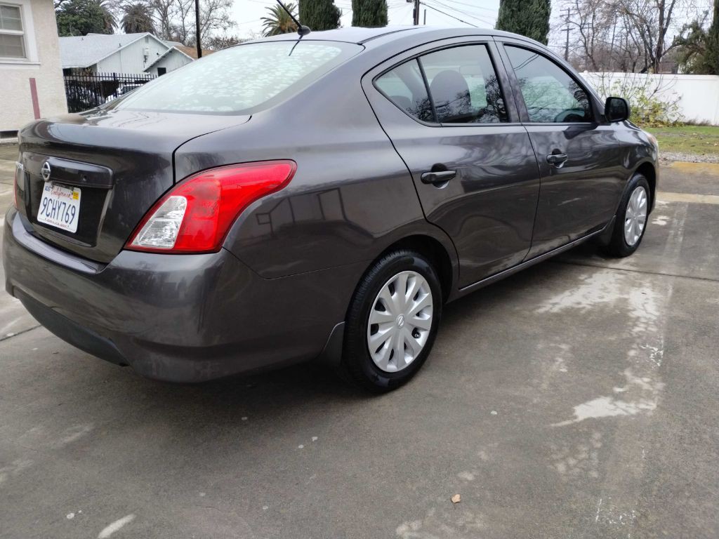 2015 Nissan Versa Image 9