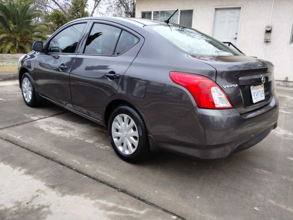 2015 Nissan Versa Image 10