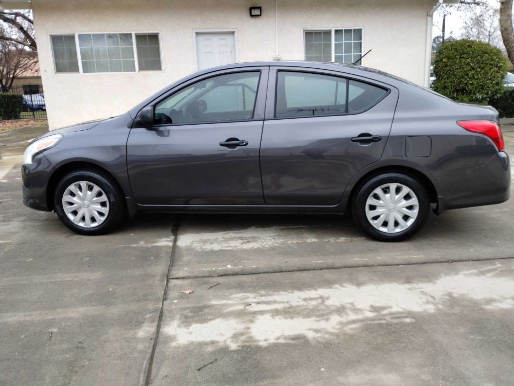 2015 Nissan Versa Image 11