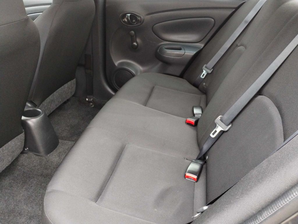 2015 Nissan Versa Image 12