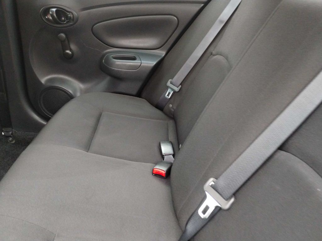 2015 Nissan Versa Image 13