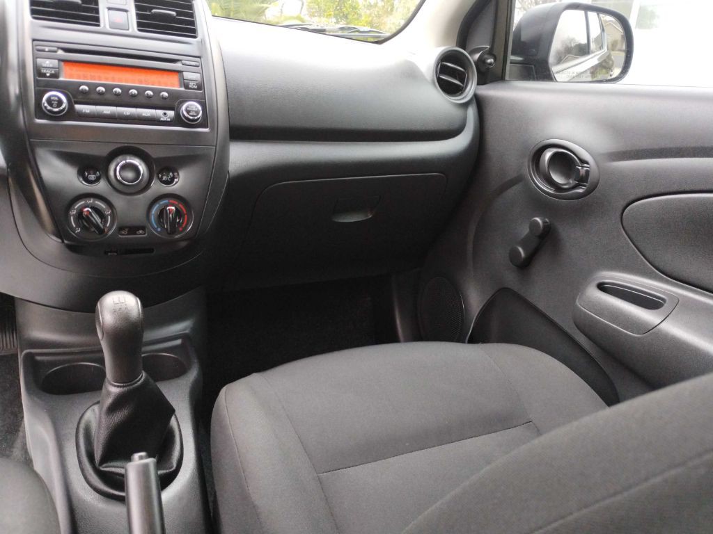 2015 Nissan Versa Image 14