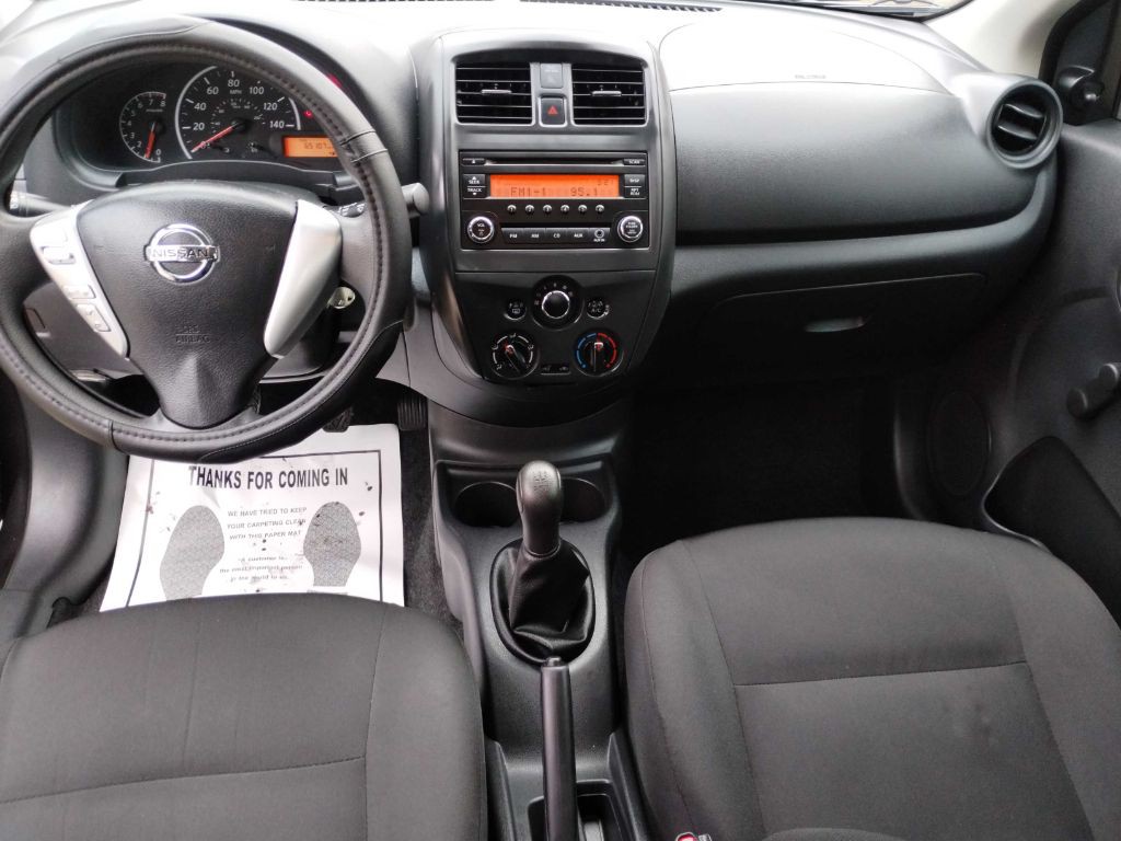 2015 Nissan Versa Image 17