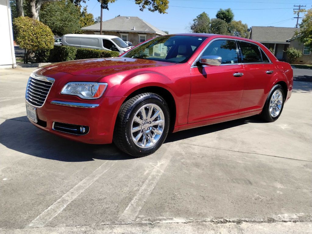 2012 Chrysler 300 Image 2
