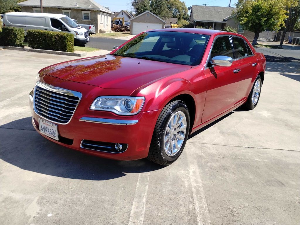 2012 Chrysler 300 Image 4