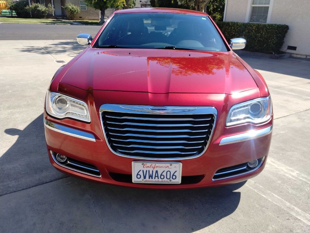 2012 Chrysler 300 Image 5