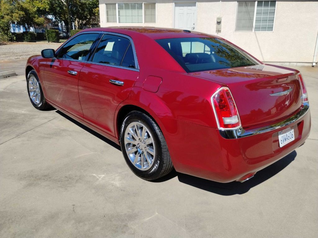 2012 Chrysler 300 Image 8