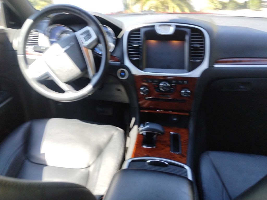 2012 Chrysler 300 Image 13
