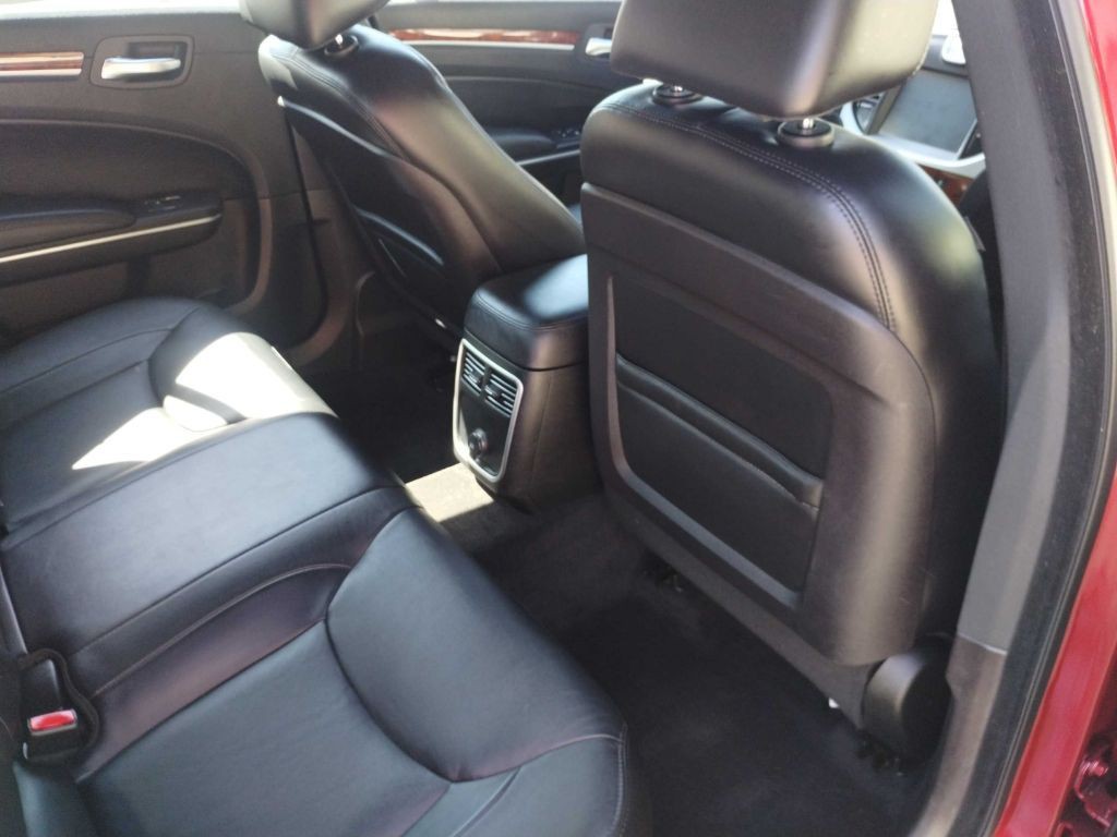 2012 Chrysler 300 Image 14