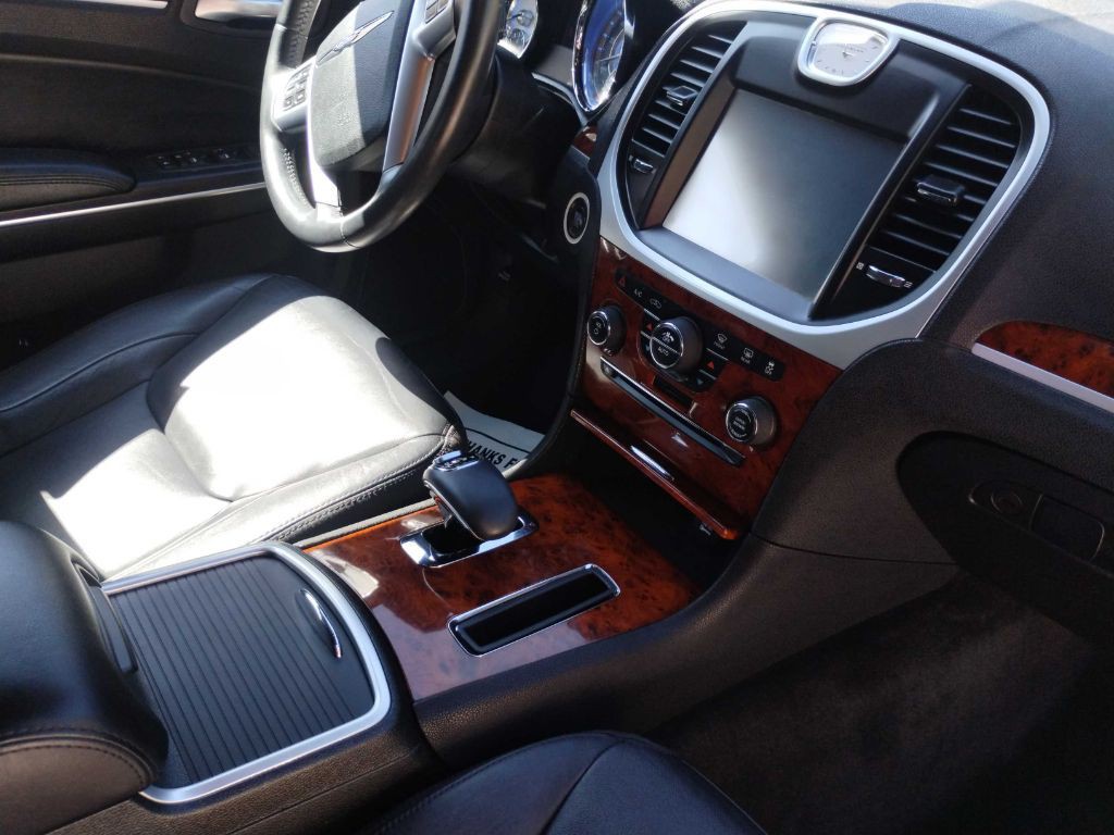 2012 Chrysler 300 Image 15