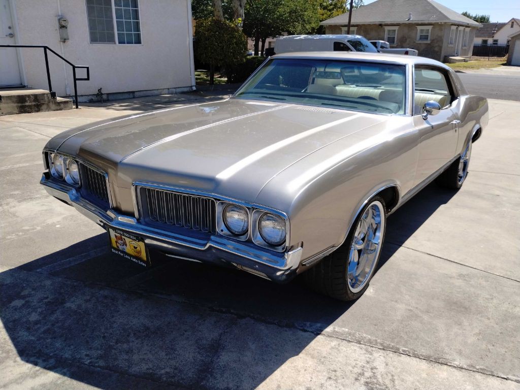 1970 Oldsmobile Cutlass Image 2
