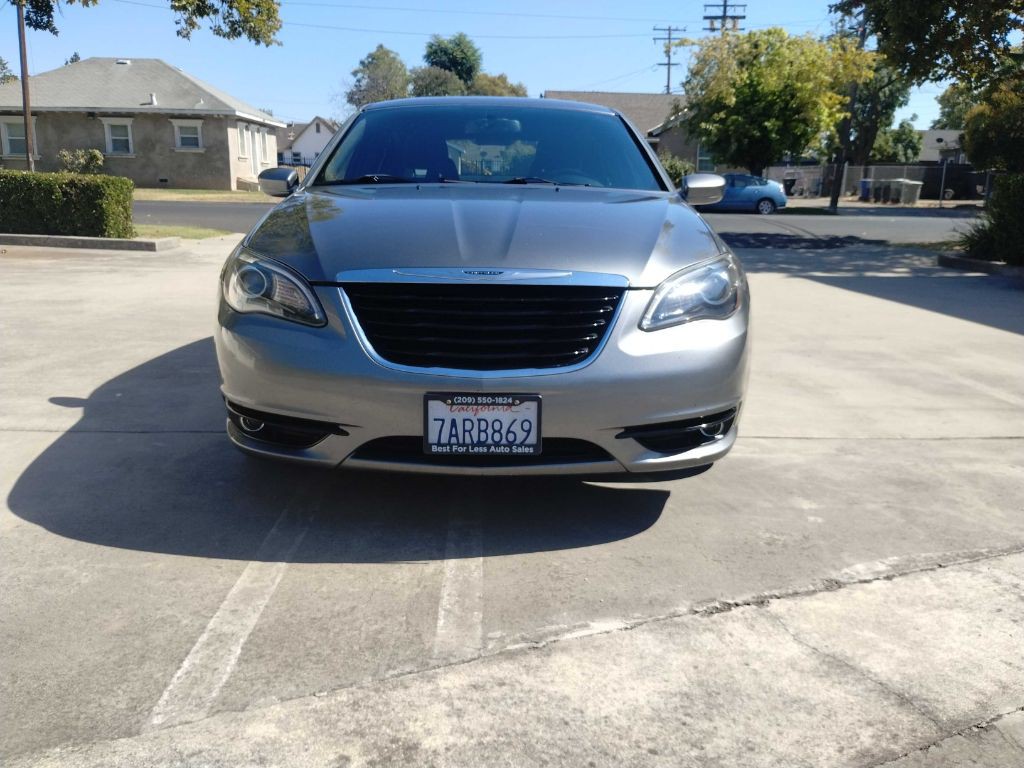 2013 Chrysler 200 Image 3