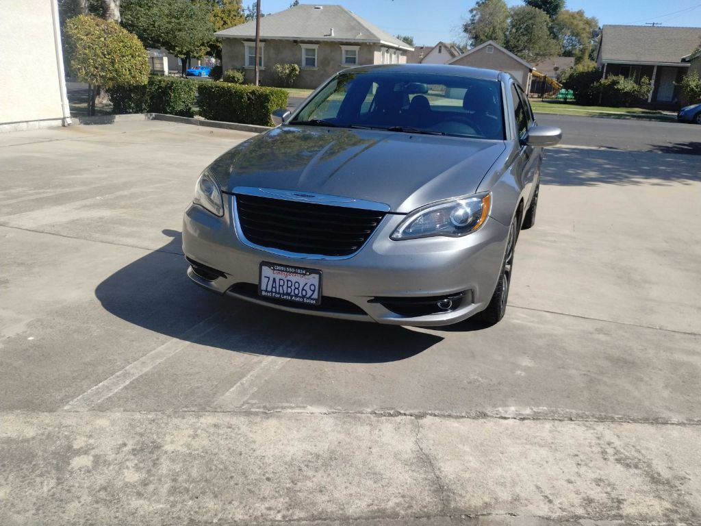 2013 Chrysler 200 Image 4