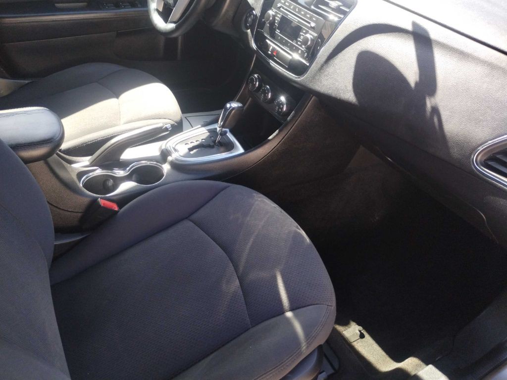 2013 Chrysler 200 Image 13