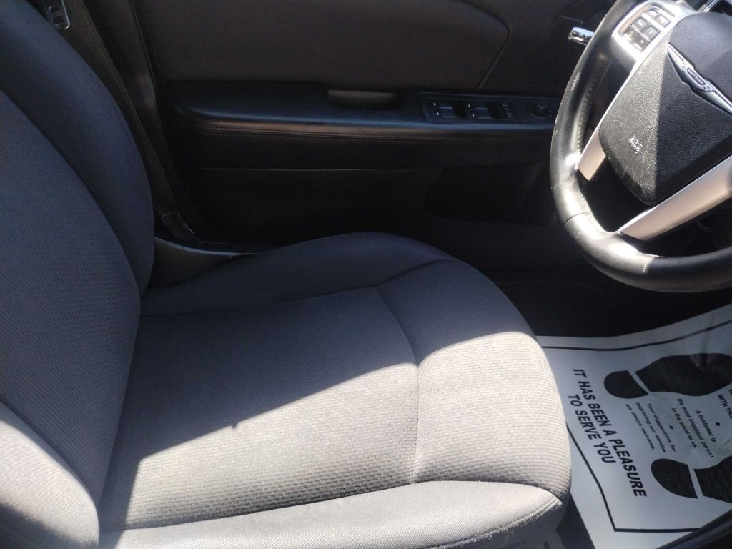 2013 Chrysler 200 Image 15