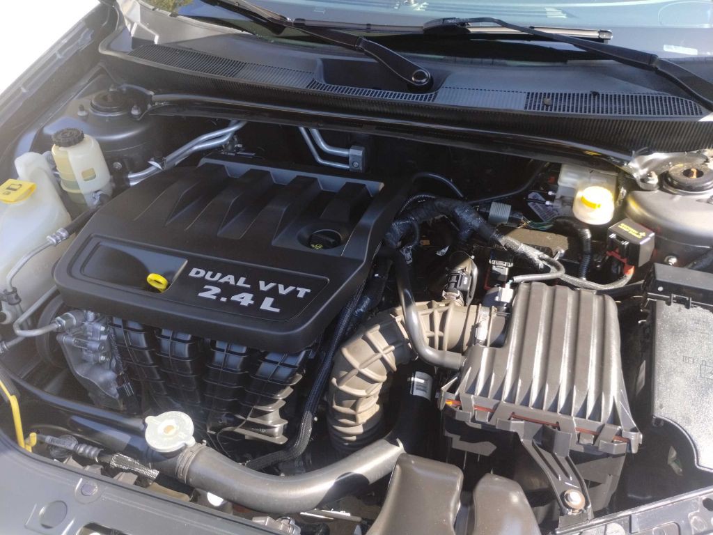 2013 Chrysler 200 Image 16