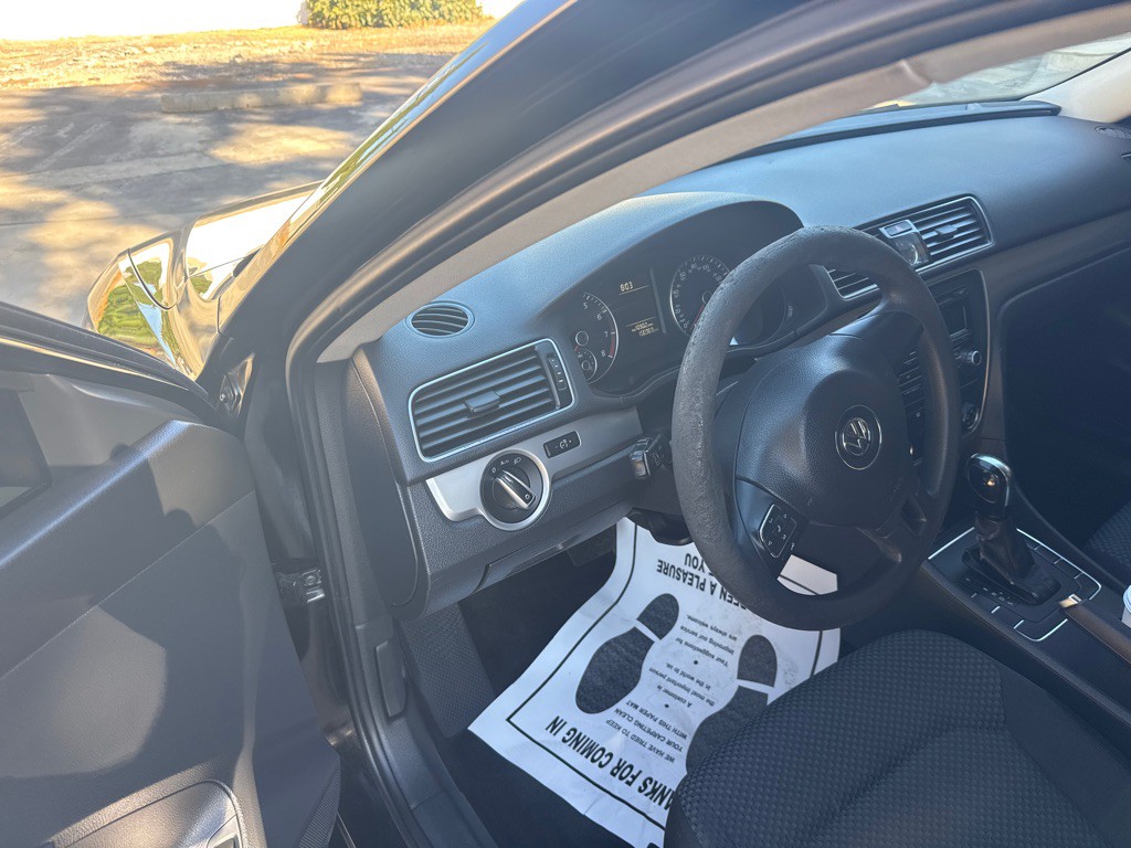 2014 Volkswagen Passat Image 14