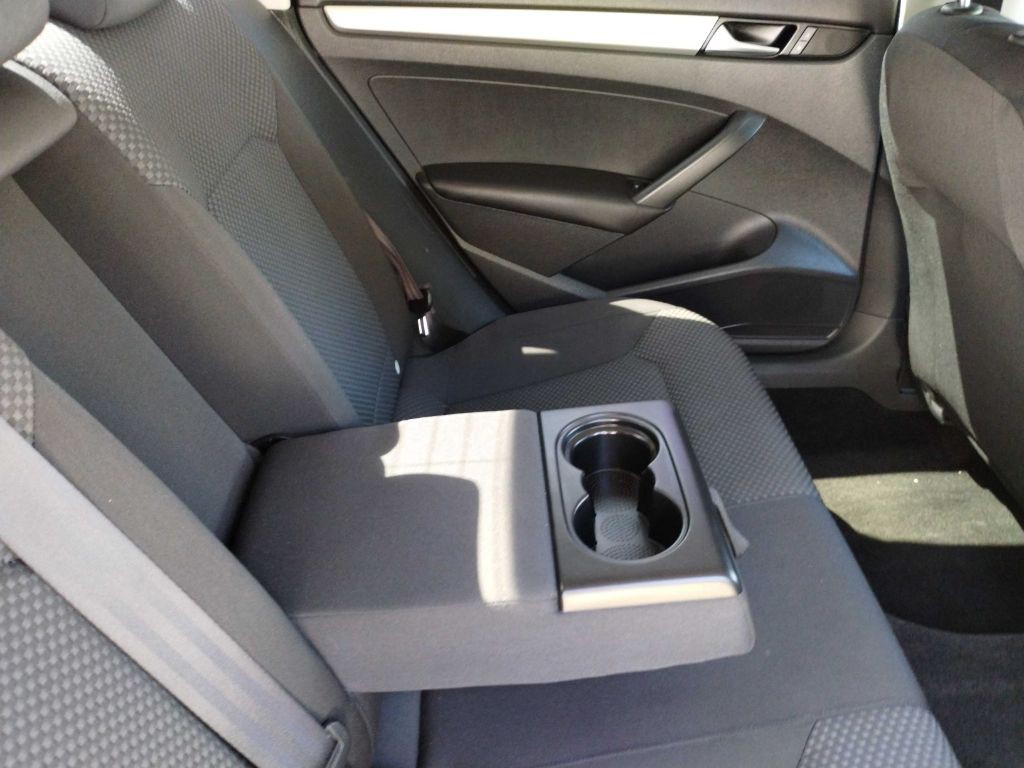 2014 Volkswagen Passat Image 16