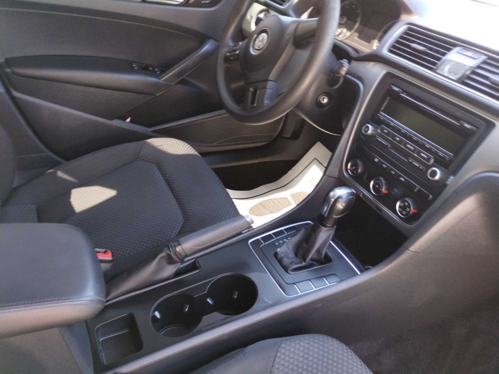 2014 Volkswagen Passat Image 18